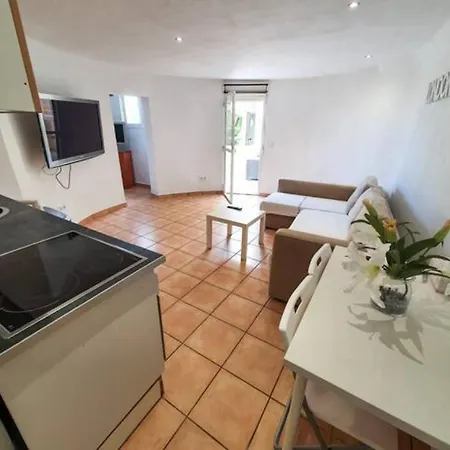 C Dans Avec Piscine Chauffee & Jacuzzi, Chauffe En Extra *