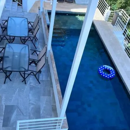 C Dans Avec Piscine Chauffee & Jacuzzi, Chauffe En Extra *