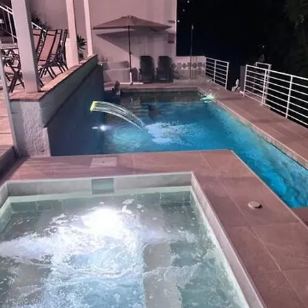 C Dans Avec Piscine Chauffee & Jacuzzi, Chauffe En Extra アパート