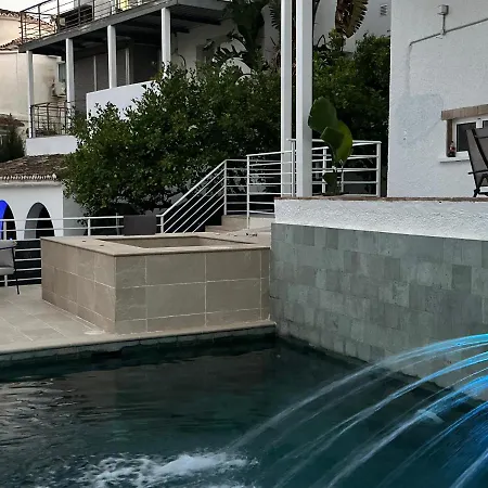 C Dans Avec Piscine Chauffee & Jacuzzi, Chauffe En Extra アパート *